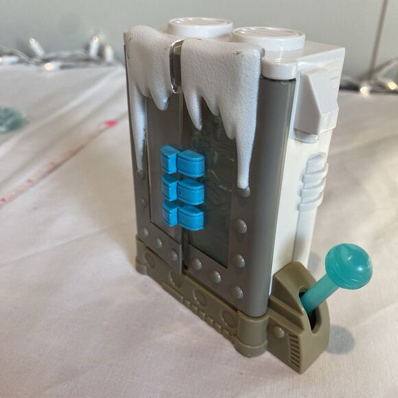 Fisher Price Imaginext DC SuperFriends Mr.Freeze And Ice Chamber Cage Trap Box - Picture 9 of 14